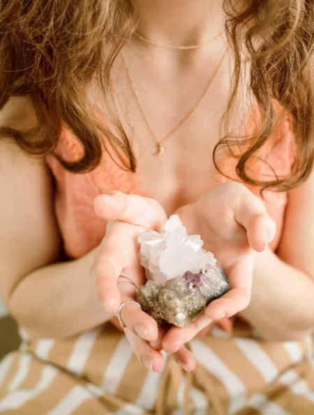 meditating with crystals