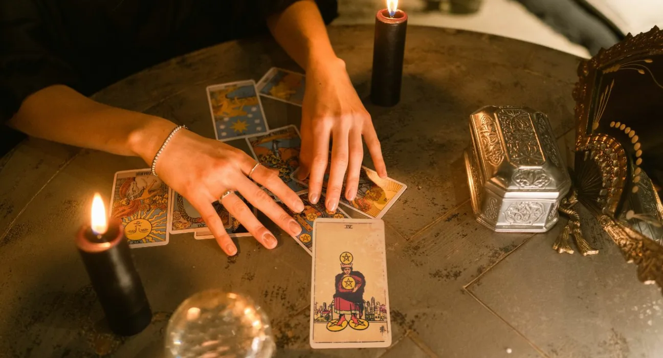 Tarot card 4 of Pentacles
