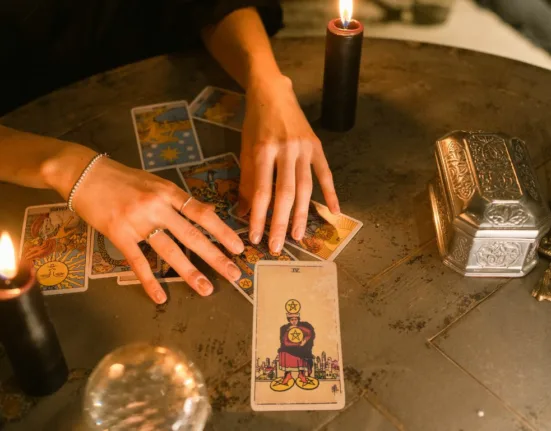 Tarot card 4 of Pentacles